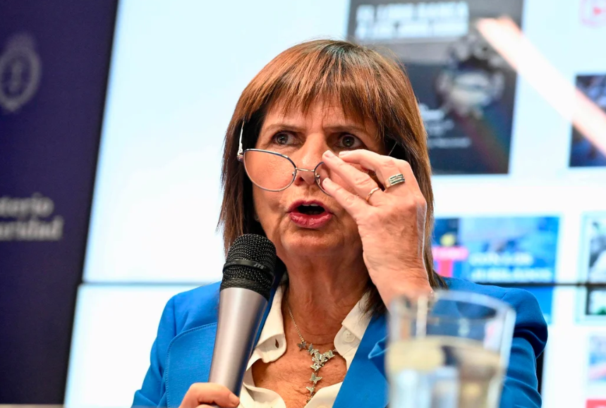 Bullrich cruzó a Kicillof por apartar a 24 policías: “Está del lado de los&nbsp;delincuentes”