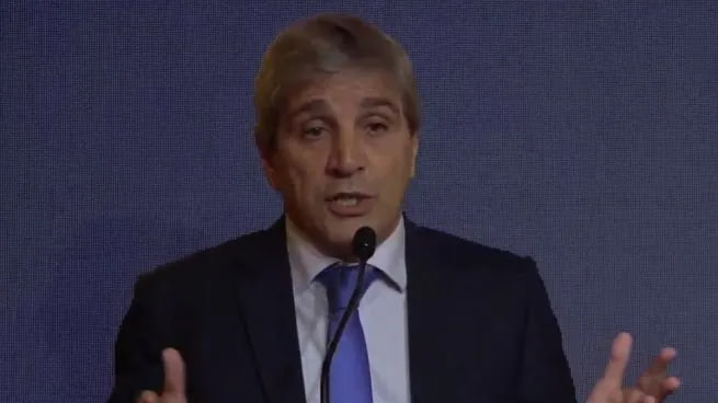 Luis Caputo habló del dólar y reconoció: “Argentina es un país muy sensible a cualquier&nbsp;shock”