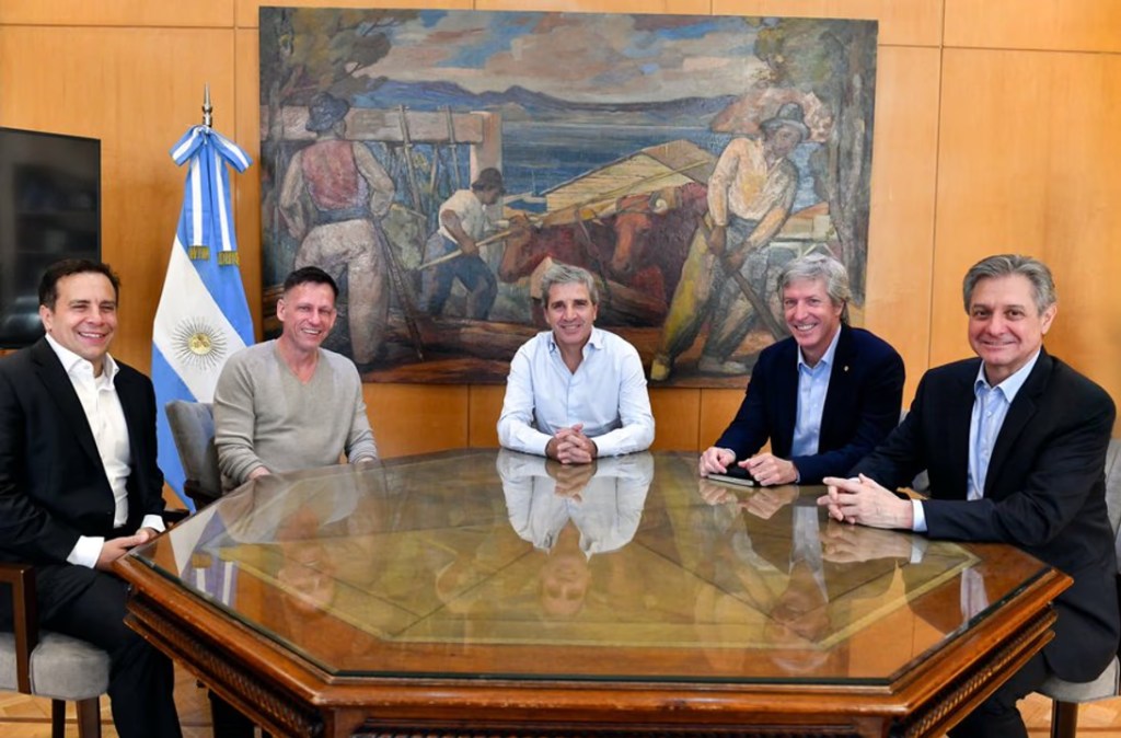 Caputo se reunió con el empresario Peter Thiel en el Palacio de Hacienda